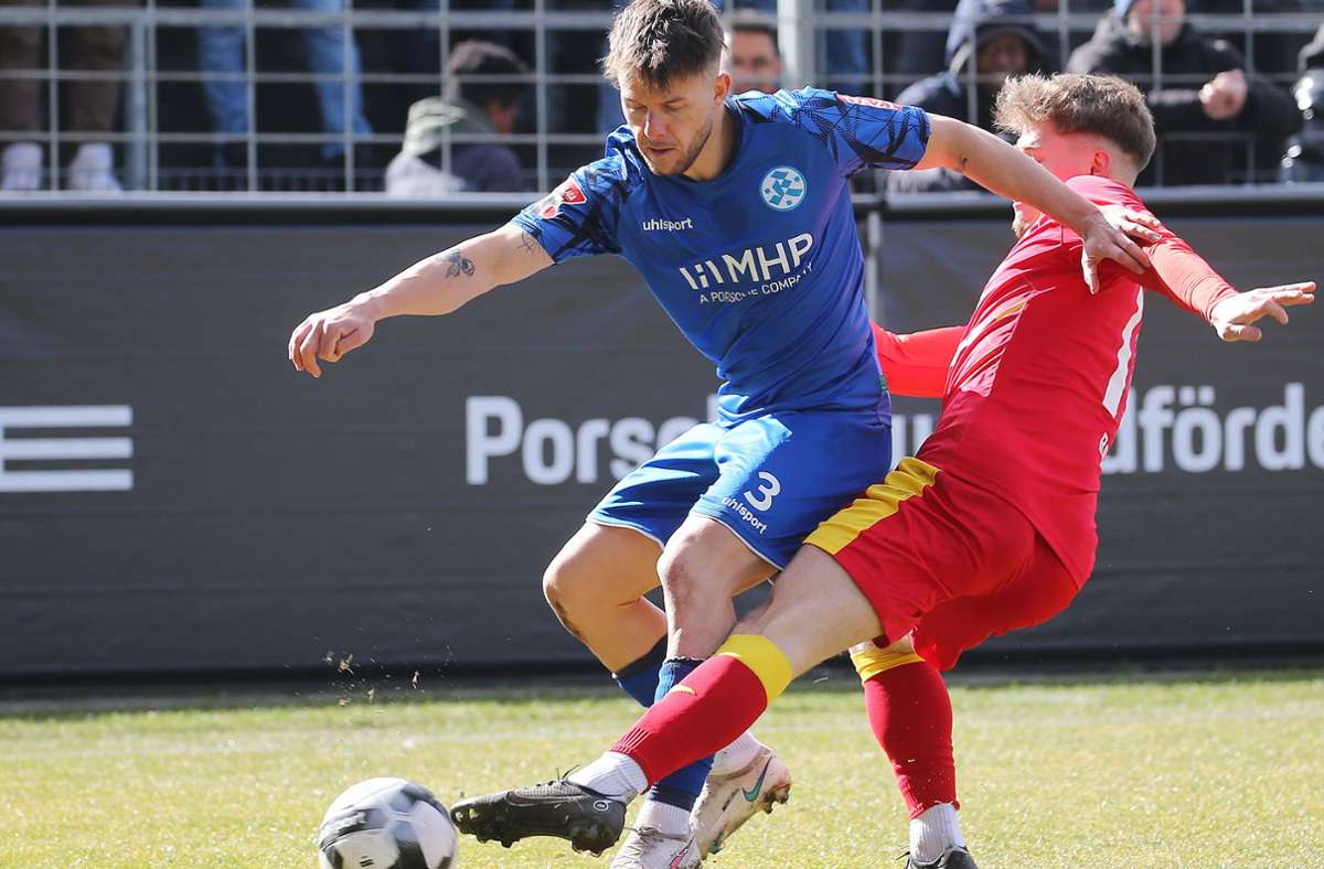 Spiel gegen den SV Oberachern: Stuttgarter Kickers treffen  spät zum Sieg