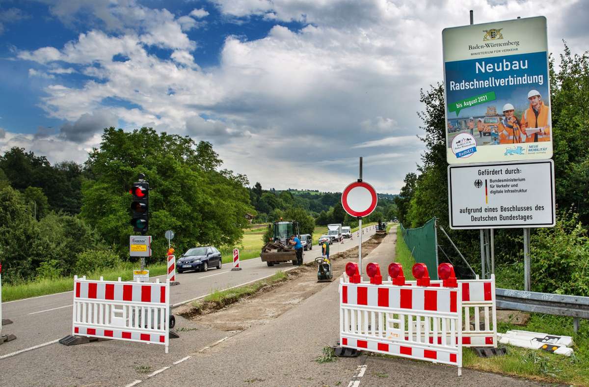 Entlang der Landesstraße zwischen Reichenbach und  der Göppinger Kreisgemeinde Ebersbach haben die Bauarbeiten für den Radschnellweg begonnen, auf dem  Radlerinnen und Radler umweltfreundlich bis nach Stuttgart kommen sollen.
