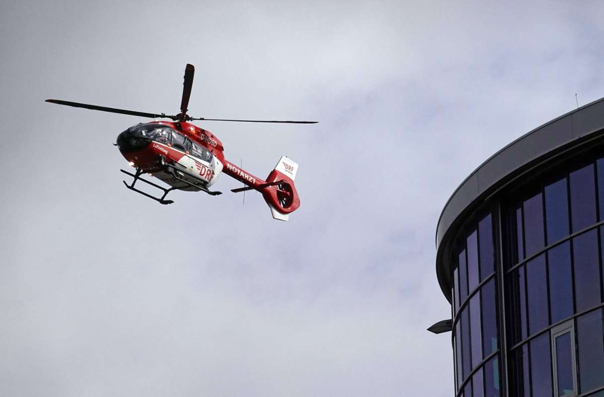 Hubschrauber über Dettingen: Junge von Auto überrollt und schwer verletzt