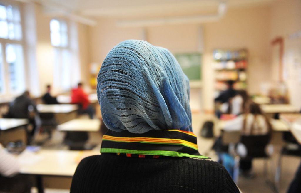 Schulen sollen Konsens mit Eltern finden: Eisenmann: Kopftuchverbot an Grundschulen schwer durchsetzbar