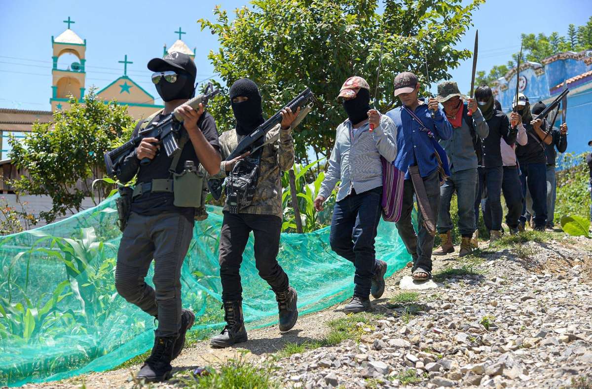 Im mexikanischen Bundesstaat Chiapas greifen Indigene zu den Waffen, um sich gegen die Drogenkartelle zu verteidigen. Foto: imago images/Agencia EFE/Carlos López