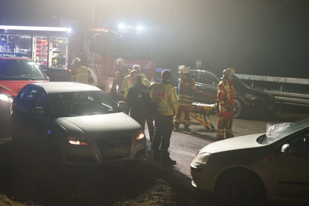 01.01.2019 Auf der B27 bei Aichtal hat sich ein tödlicher Unfall mit 19 Verletzten und zwei Toten ereignet.