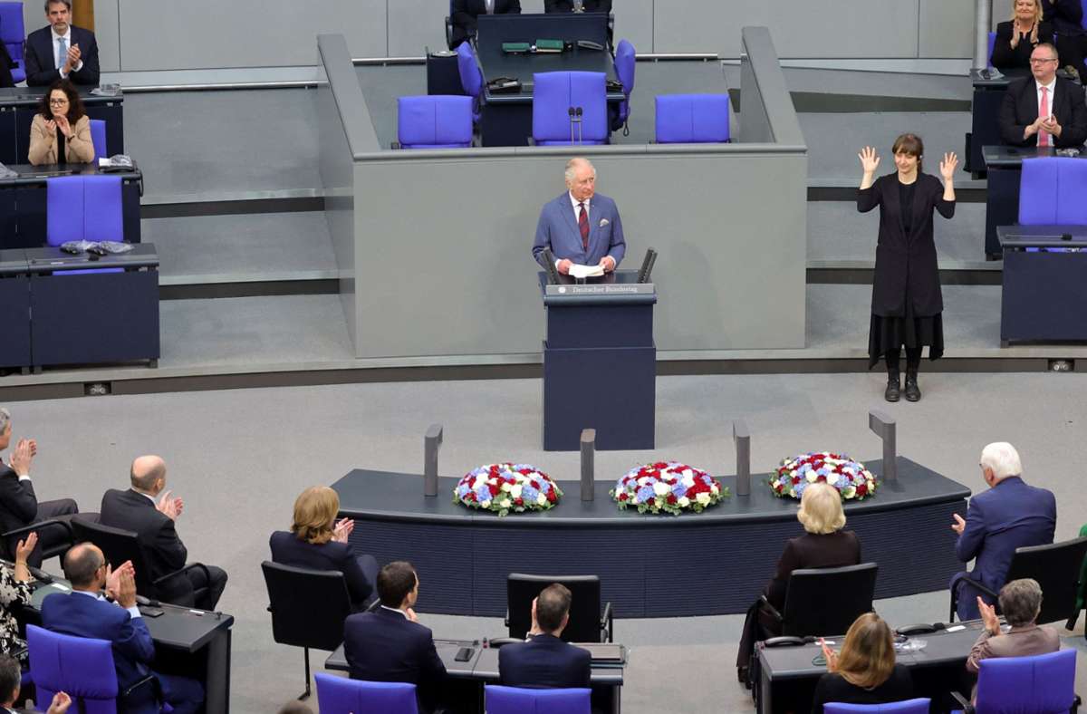 Charles III.  bekam viel Beifall für seine Rede im Bundestag.