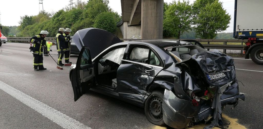 07.05.2019 Auf der A8 bei Wendlingen gab es einen Auffahrunfall mit zwei Fahrzeugen.