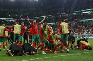 Pure Emotionen: die Marokkaner nach ihrem Sieg gegen Spanien. Foto: imago/IMAGO/JuanJo Martín