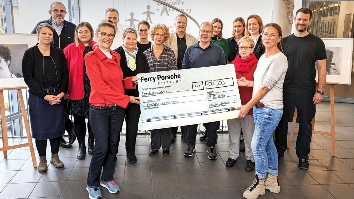 Spendenübergabe in Stuttgart: Porsche-Stiftung  gibt 100 000 Euro für „Helden des Alltags“