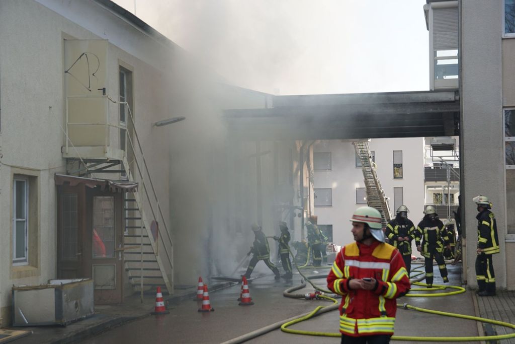 16.04.2019 Fünf Verletzte und mehrere hunderttausend Euro Schaden bei Brand in Schorndorf.
