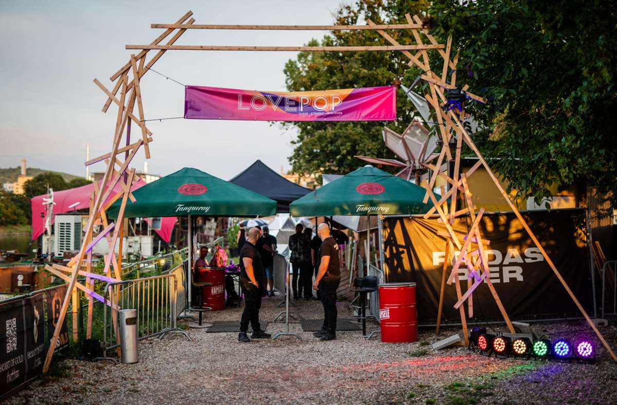 Das Lovepop Open Air und Club Festival lädt dieses Jahr zum zweiten Mal queeres und open-minded Publikum zum Feiern am Fluss ein.