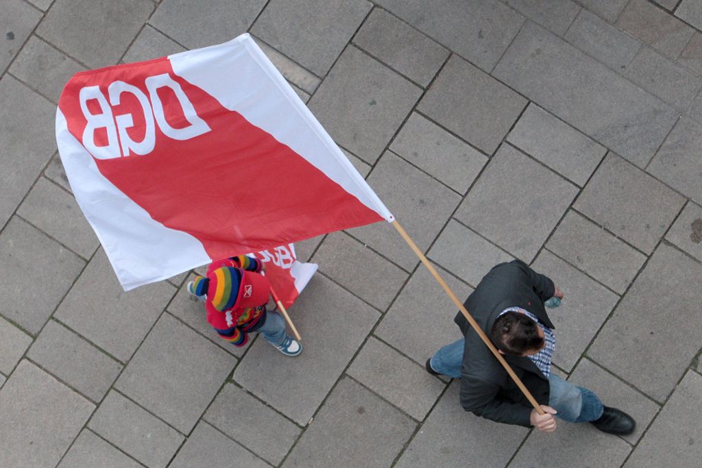Die traditionellen Maikundgebungen der Gewerkschaften zum Tag der Arbeit stehen in diesem Jahr unter dem Motto «Zeit für mehr Solidarität». Tausende versammeln sich in Stuttgart.: 1. Mai-Kundgebung gegen Fremdenhass