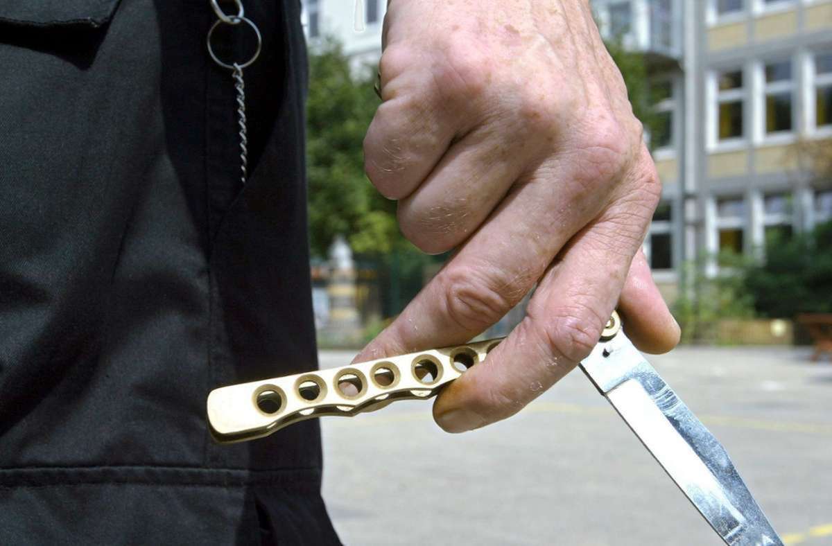 Kirchheim unter Teck: Mann greift Arbeitskollegen mit Messer an