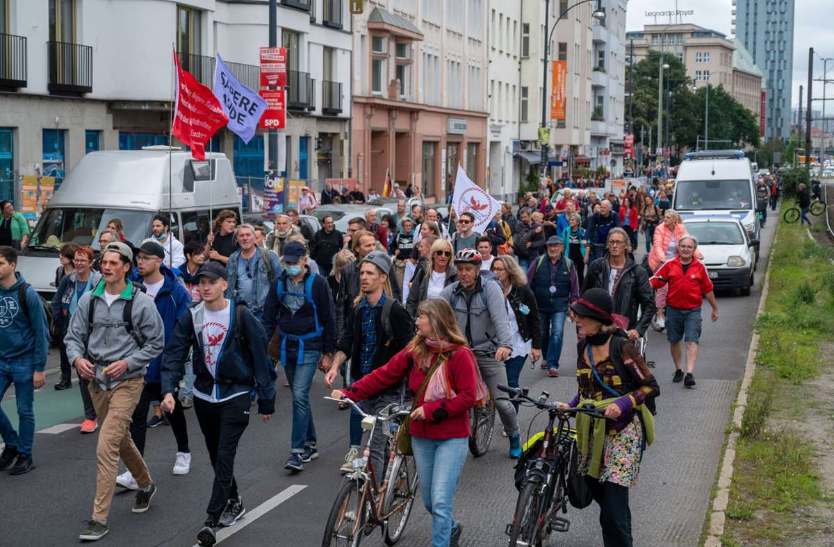 Querdenken in Berlin: Demos gegen Corona-Politik  – Großeinsatz für die Polizei