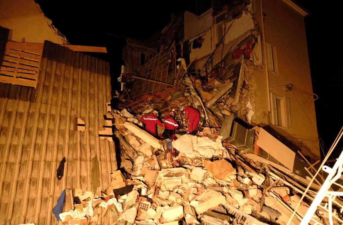 Frankreich: Haus stürzt nach Explosion ein – Menschen verschüttet