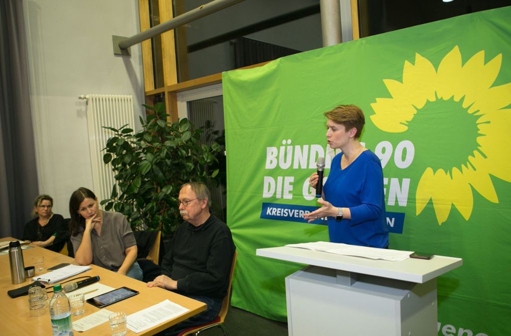 Mit ökologischer Power: Die Kreis-Grünen schicken Andrea Lindlohr (Podium) bei der Landtagswahl 2021 ins Rennen. Foto: Roberto Bulgrin