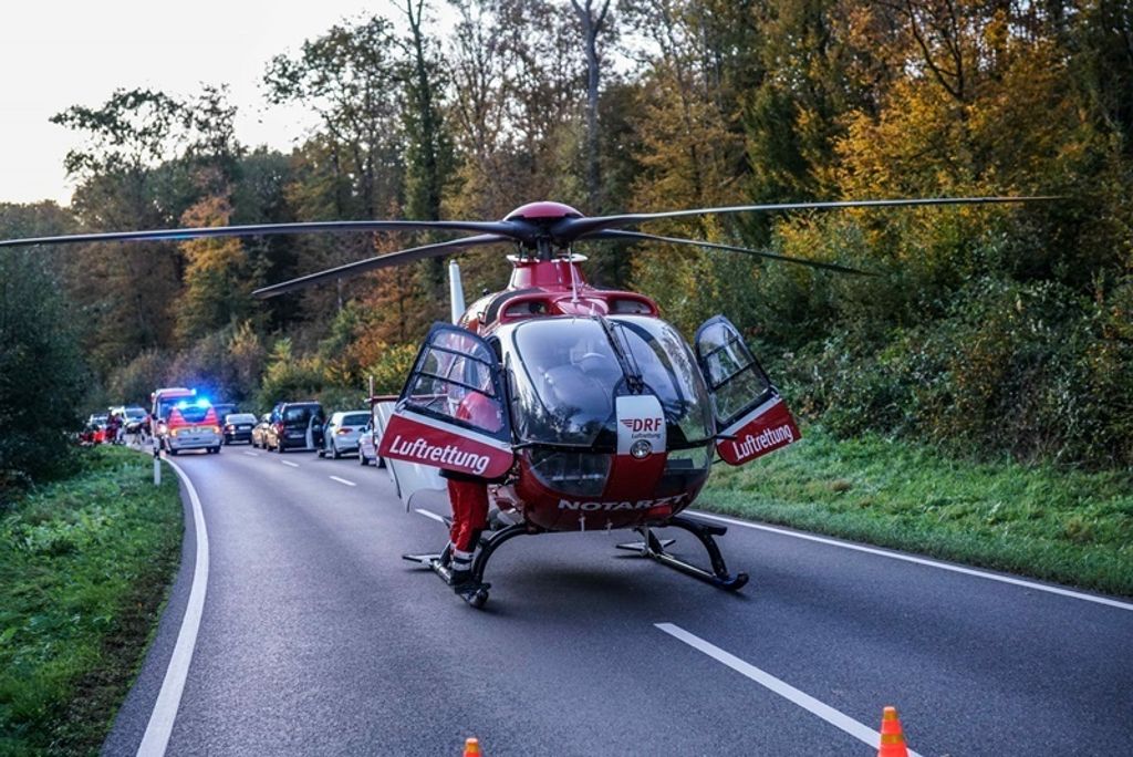 16.10.2019: Ein Motorradfahrer kollidierte am Mittwochabend mit einem Traktor auf der L1150 bei Esslingen.
