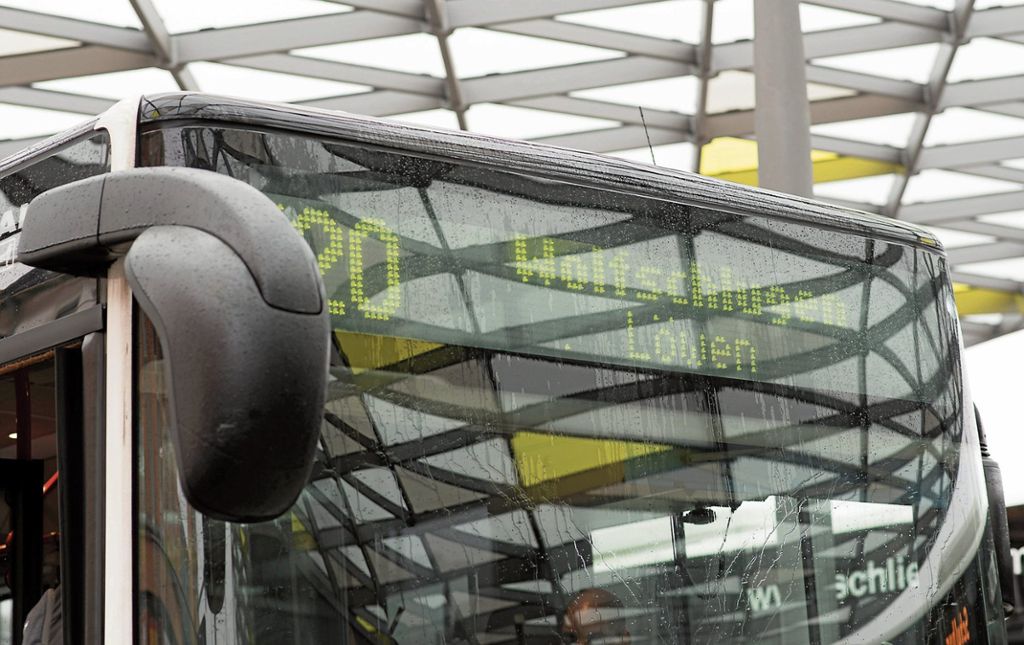 ESSLINGEN:  Fahrgäste bemängeln die Fahrplaninformationen über die Abendverbindungen der Bus-Linien 119 und 120 nach Neuhausen: Unzureichende Aushänge