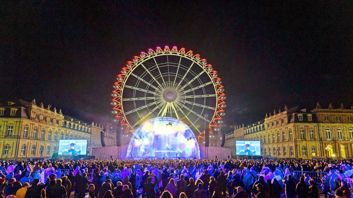 Silvesterparty auf dem Schlossplatz in Stuttgart: „Völlig losgelöst“ fröhlich ins neue Jahr getanzt