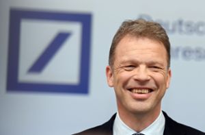 Bankchef Christian Sewing hat Grund zur Freude. Foto: dpa/Arne Dedert