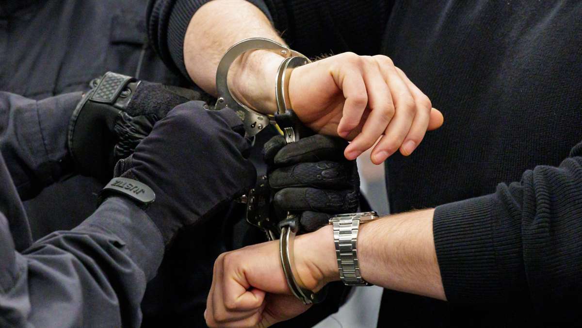 Ermittlungserfolg gegen falsche Polizisten: Boss der Schockanrufer-Bande hinter Gitter