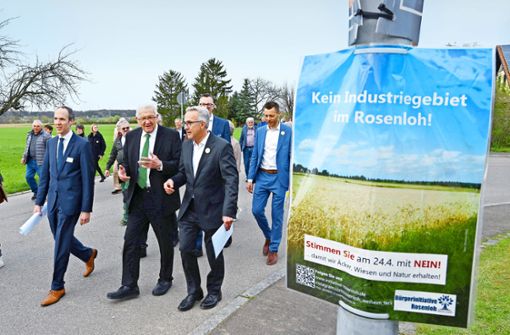 Vor dem Bürgerentscheid im benachbarten Weilheim hatte sich sogar Ministerpräsident Winfried Kretschmann für das neue Gewerbegebiet Rosenloh eingesetzt Foto: dpa/Bernd Weißbrod