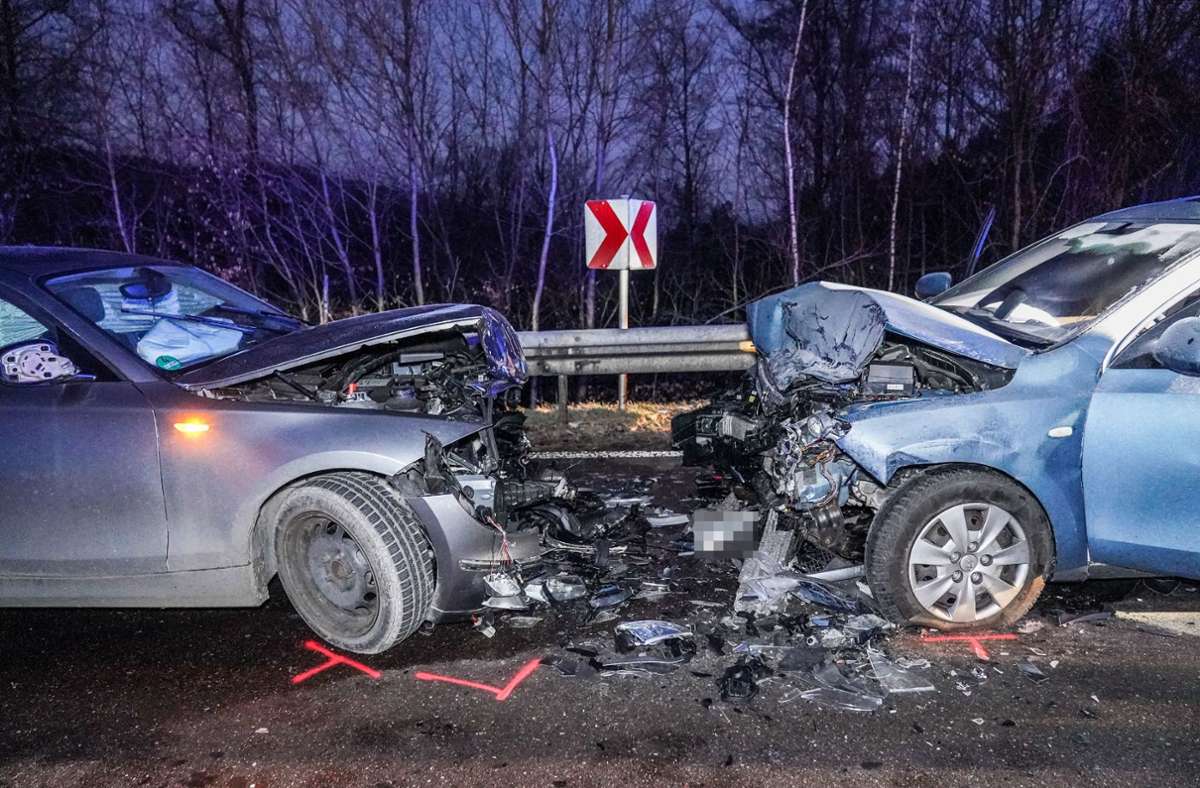 Frontalcrash bei Reichenbach: Kleinwagen gerät in Gegenverkehr – drei Leichtverletzte