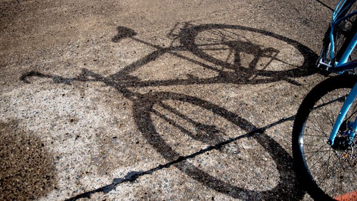 Fußgänger verstirbt nach Zusammenstoß mit Fahrradfahrer
