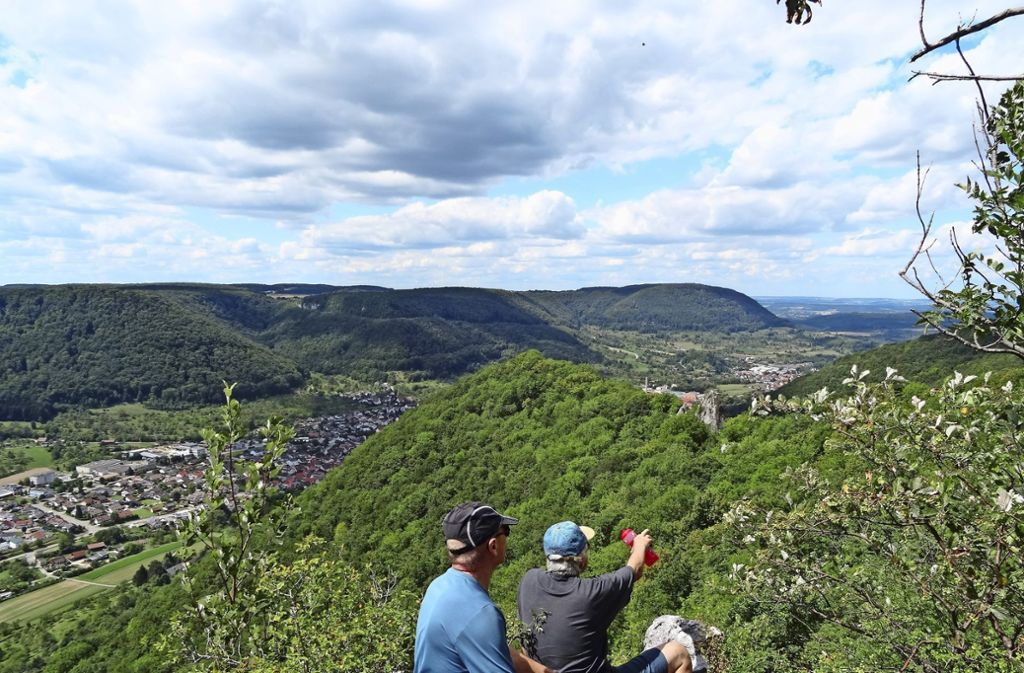 Von Diepoldsburg zum Hohgreutfels und über die Torfgrube wieder zurück: Traumblick übers Lenninger Tal