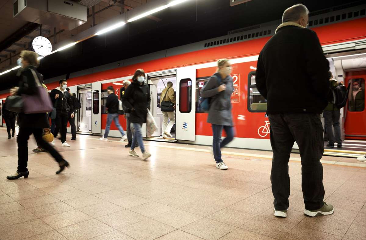 Schlägerei am Stuttgarter Hauptbahnhof: Streit zwischen zwei Gruppen eskaliert