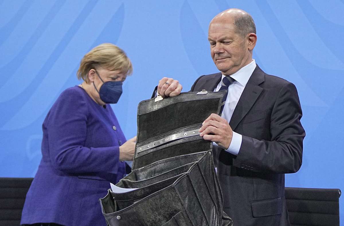 Mit Angela Merkel und Olaf Scholz: Länder-Spitzenrunde zur Corona-Lage am Dienstag