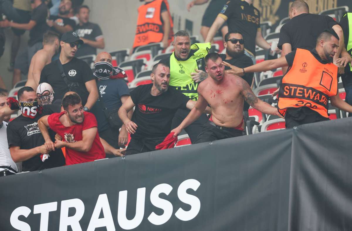 1. FC Köln in Nizza: Anpfiff nach schweren Ausschreitungen verschoben