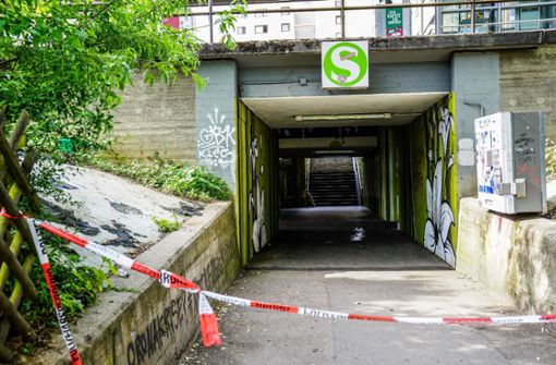 Der Tatort Endersbacher Bahnhof war für Ermittlungen abgesperrt. Foto: SDMG/Kohls
