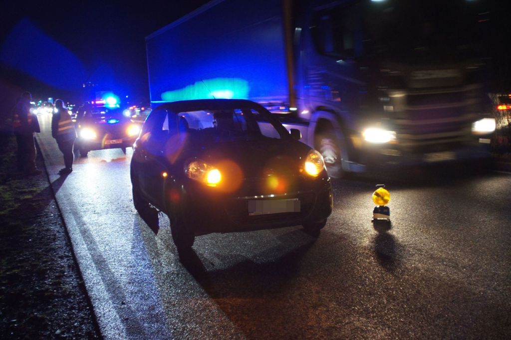 Der Schaden beträgt etwa 18.000 Euro: Dettingen: Unfall mit vier Fahrzeugen auf der B 465