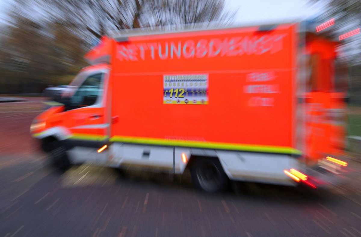 Unfall in Esslingen: Bauarbeiter stürzt mehrere Meter in die Tiefe