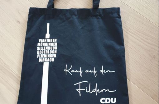 Die ersten CDU-Einkaufstaschen sind noch fest in CDU-Hand. Foto: privat