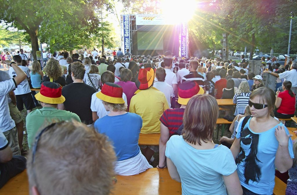 Vor allem Gaststätten und Vereine bieten Public Viewing zur WM an – Kaum Aktionen von Kommunen geplant: Public Viewing zur Fußball WM im Kreis