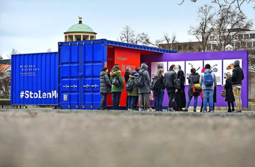 Der Container auf dem Schlossplatz hütet und bewahrt Erinnerungen an die Opfer des Naziterrors. Foto: Lichtgut/Max Kovalenko