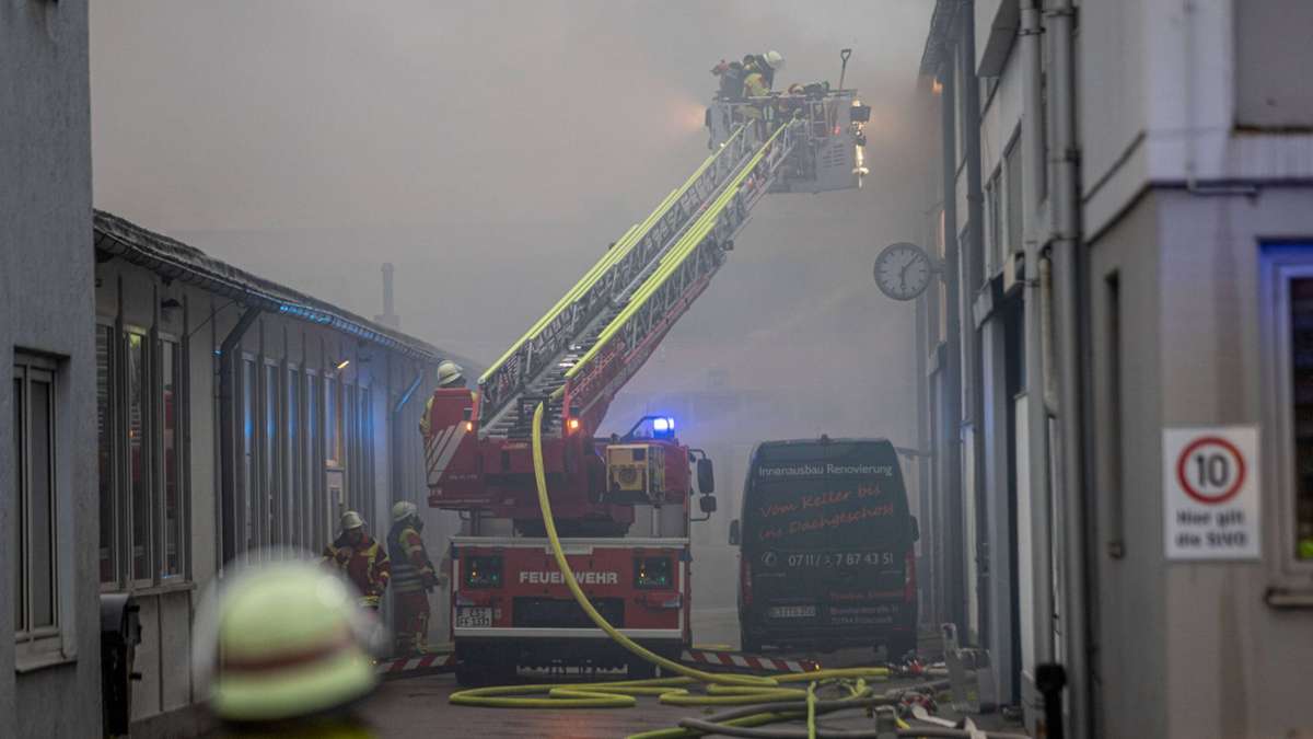 Auf einem Industriegelände in Filderstadt-Bernhausen ist ein Feuer ausgebrochen.