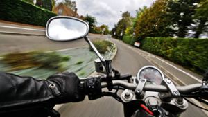 Flucht kommt Motorradfahrer teuer zu stehen