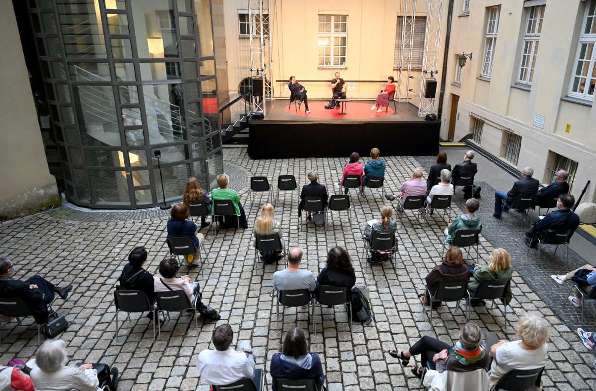 Stuttgarter Ballett tanzt draußen (2): Christian Spuck im Opernhaus-Hof