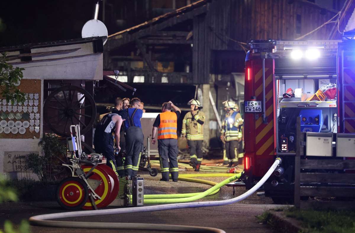Die Feuerwehr ist zu einem brennenden Wohnwagen in Reichenbach gerufen worden.