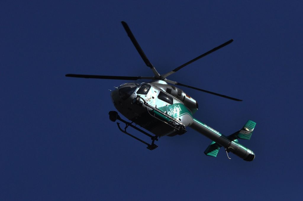Polizei verfolgt den Fahrer auch per Helikopter: Mit 160 durch die City