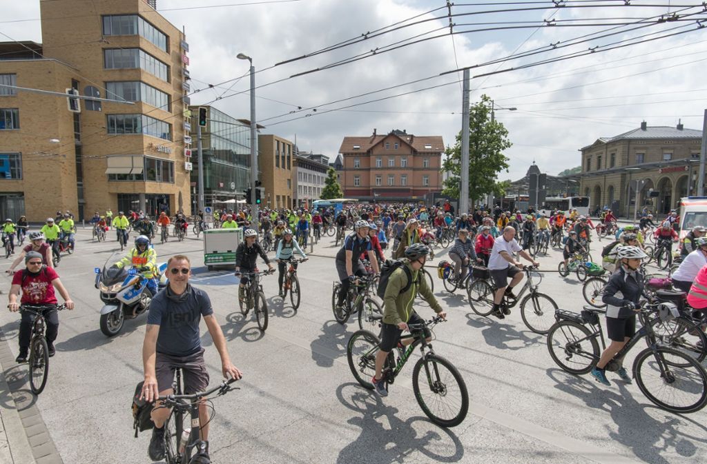 Zahlreiche Radler setzen mit der ADFC-Radsternfahrt 2019 ein Zeichen für eine andere Mobilität: ADFC-Radsternfahrt in Esslingen