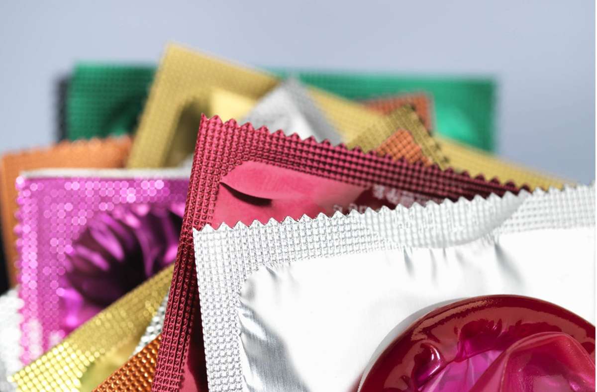 Betrug an Firma in Singen: Unbekannter bestellt Kondome im Wert von 60 000 Euro nach Paris