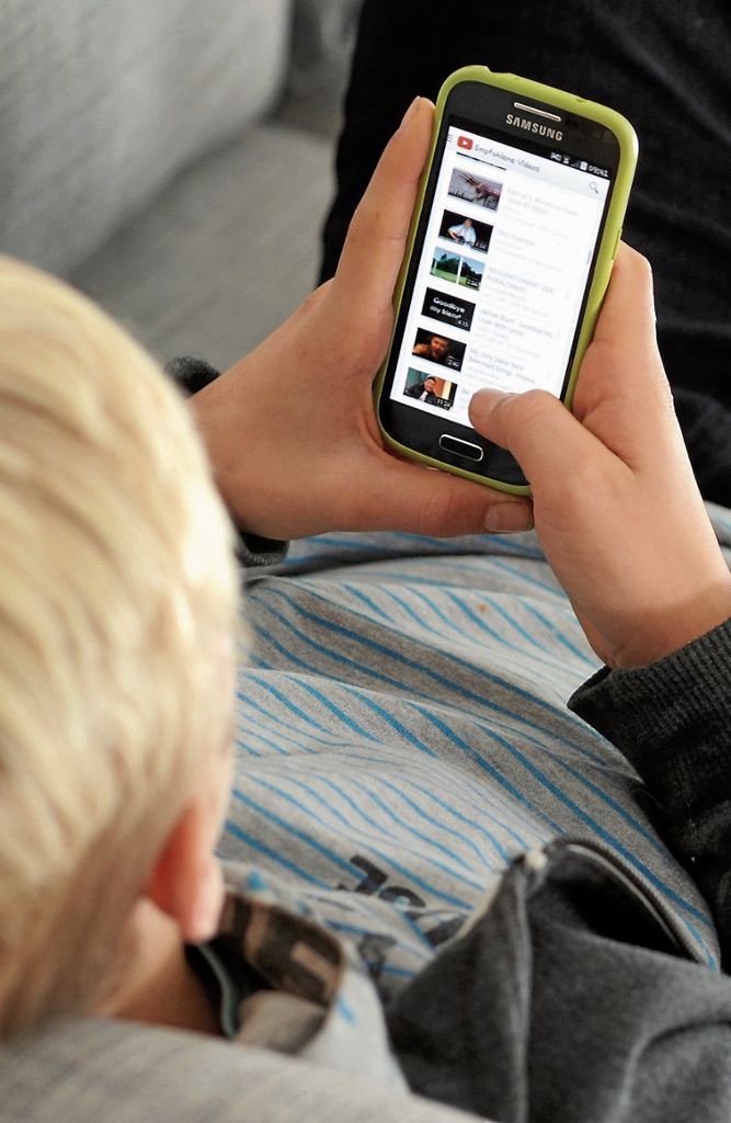 ESSLINGEN:  15-Jähriger verschluckt die SIM-Karte seines Smartphones und           setzt sich damit unfreiwillig selbst auf digitale Diät: Offline ins Klinikum