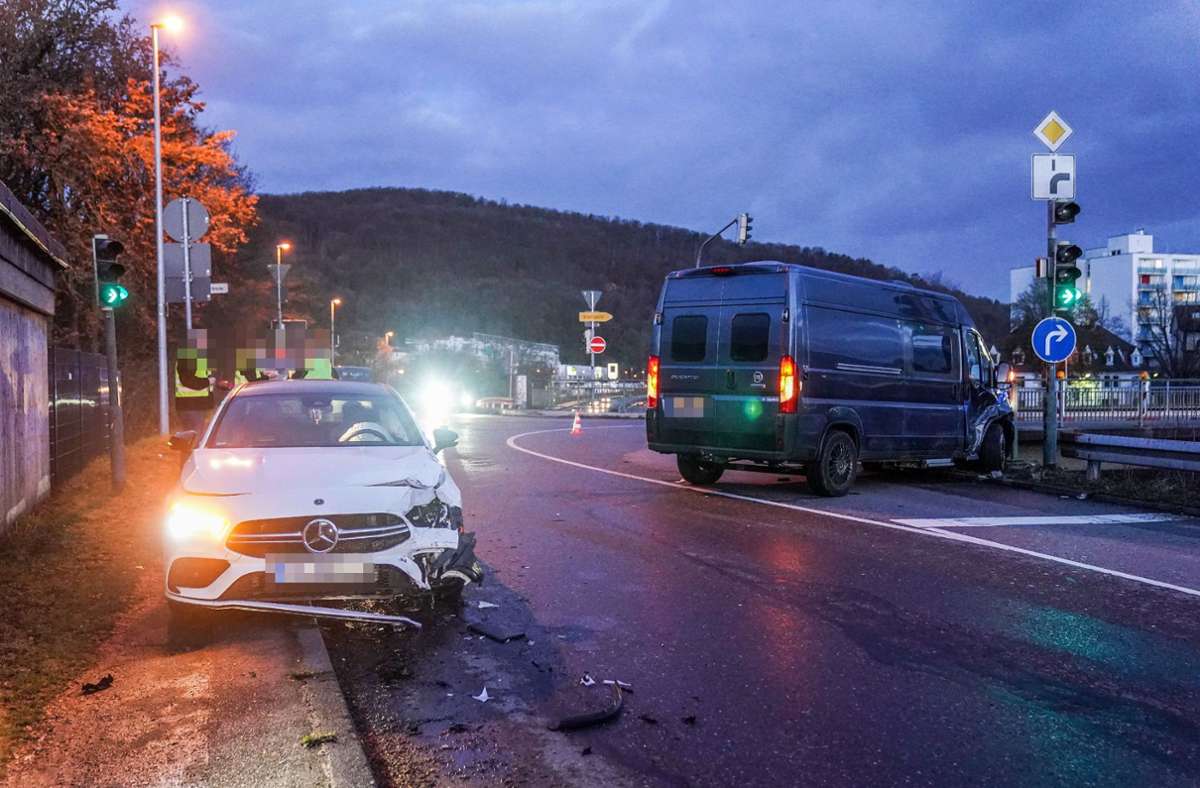 Esslingen-Brühl: Vorfahrtsunfall stört den Berufsverkehr