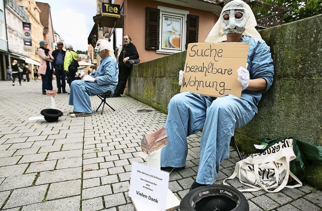 Aktion im Herzen der Stadt – Vinzenztreff feiert mit Menschen, die in Armut leben: Obdachlose protestieren in Esslingen