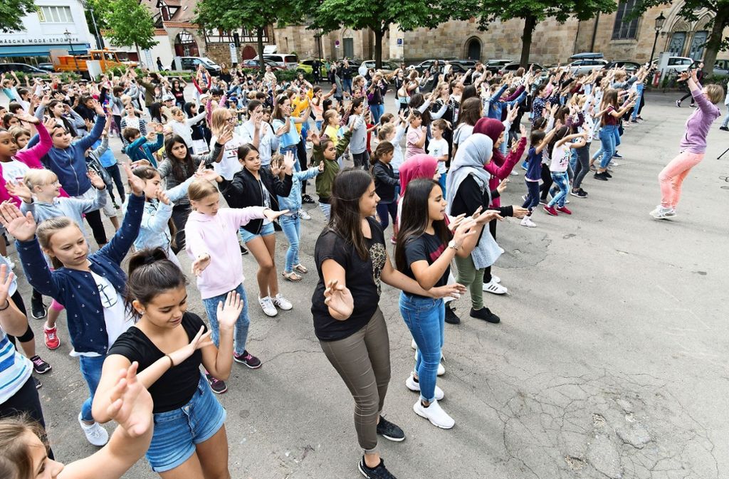 Tage der Schulmusik enden mit einem Flashmob auf dem Marktplatz: Flashmob mit 250 Schülern