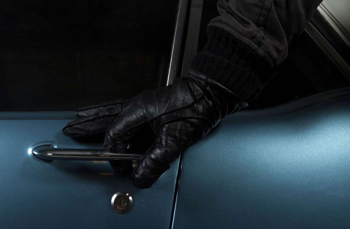 Diebstahl in Nürtingen: In zehn Minuten Geldbeutel aus Auto gestohlen