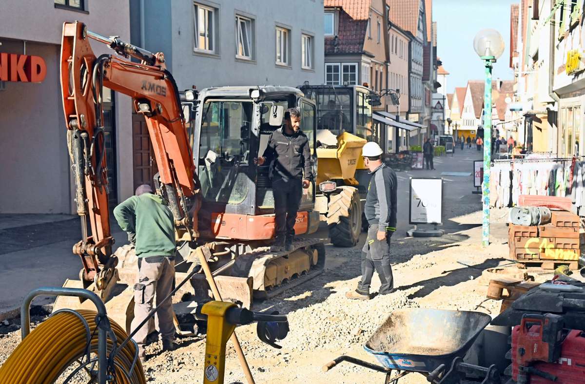Baustelle in Marbach: Tiefe Gräben und tonnenweise Granit