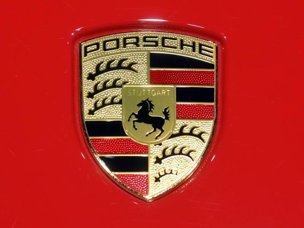 2000 neue Leute sollen das Auto am Konzernstammsitz in Stuttgart-Zuffenhausen bauen: Porsche stellt weitere 500 Mitarbeiter für Taycan-Produktion ein