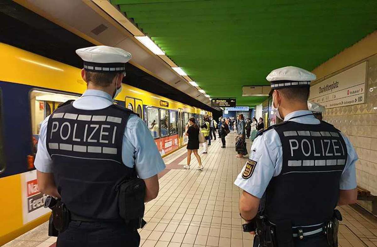 Kontrolle der SSB und der Polizei in Stuttgart: So viele Fahrgäste trugen in Stadtbahnen und an Haltestellen Masken